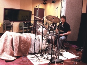 Fig. 3. Full setup with bass drum tunnel (Prairie Prince session)